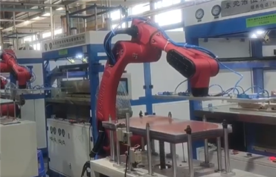 จากการชุมนุมถึงความแม่นยำ: ผลกระทบของหุ่นยนต์ในอุตสาหกรรม